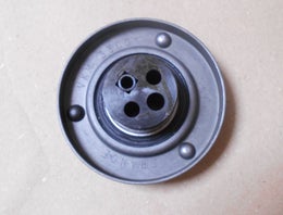 Moniurahihnan ohjain/kiristinrulla  SKF  VKM 33001.   OE&nbsp; CITROEN,  PEUGEOT&nbsp;6453E0.   Peugeot 405 I Sedan 15B,   (1.9 Sport MI-16,&nbsp;&nbsp;1.9 SPort MI-16 4x4),  1987-1992.  Peugeot 405 I Farmari  15E,  (1.9 Neliveto),  1987-1992.  Citroen BX GTi