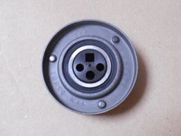 Moniurahihnan ohjain/kiristinrulla  SKF  VKM 33001.   OE&nbsp; CITROEN,  PEUGEOT&nbsp;6453E0.   Peugeot 405 I Sedan 15B,   (1.9 Sport MI-16,&nbsp;&nbsp;1.9 SPort MI-16 4x4),  1987-1992.  Peugeot 405 I Farmari  15E,  (1.9 Neliveto),  1987-1992.  Citroen BX GTi