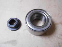 Etupy&ouml;r&auml;n laakerisarja POWERDRIVE 088-678050-K.    FORD 5027620,  6798055.   Ford Mondeo Mk1,  1993-1996.  Ford Mondeo Mk2,  1996-2000.  Ford Cougar,  1998-2001.