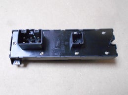 S&auml;hk&ouml;ikkunoiden  ja peilien kytkimet kuljettajan oveen  alkuper&auml;isosa  FORD 1430007.  3M6T-14529-CE.  &nbsp;Ford Focus Mk2 Hatchback, 07.2004 - 09.2012.   Ford Focus Mk2 Sedan,  04.2005 - 09.2012.  Ford Focus Mk2 Farmari,  07.2004 - 09.2012.