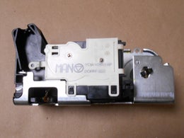 Vasemman etuoven lukkolaite  alkuper&auml;isosa  FORD 4897585.  YC1AV21813AP.    Ford Transit Mk6,  2000-2006.   Ford Transit Mk7,  2006-2014.