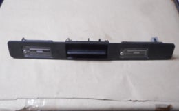 Takaluukun avauskahva rekisterikilven valoilla alkuper&auml;isosa VOLVO 9154717.   Volvo V70 II,   Volvo XC70 II,  2001-2007