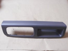 Vasemman etuoven katkaisimien kehys alkuper&auml;isosa VOLVO 8679473.  Volvo S40 II,  Volvo V50