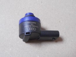 Paine-ero sensori  AD Blue  j&auml;rjestelm&auml;&auml;n  alkuper&auml;isosa  Audi 8K0 131 225 C.   Audi Q7 (4LB),  2967 ccm  (3.0 TDI quattro),  2013-2015, Diesel.