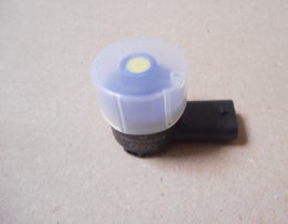 Paine-ero sensori  AD Blue  j&auml;rjestelm&auml;&auml;n  alkuper&auml;isosa  Audi 8K0 131 225 C.   Audi Q7 (4LB),  2967 ccm  (3.0 TDI quattro),  2013-2015, Diesel.