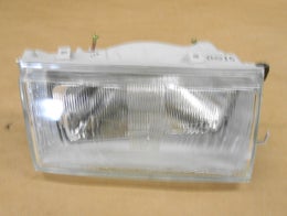 Oikea ajovaloumpio  alkuper&auml;isosa  TOYOTA  81130-1A152.  Toyota Corolla V (AE82),  1985-1987.