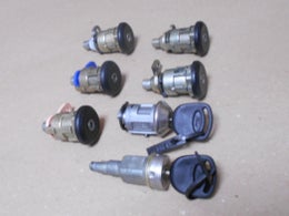 Lukkosylinterisarja  alkuper&auml;isosa  FORD 1074765.  95VB-B22050-HG.  Ford Transit Mk4 Bussi  (VE83),  1994-2000.  Ford Transit Mk4 Van   (VE83),  1994-2000.   Ford Transit Mk4 Tourneo, 1994-2000.