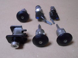 Lukkosylinterisarja  alkuper&auml;isosa  FORD 4117023,  1C15-V22050-VG.  Ford Transit Mk5  RWD  (V184),  2000-2006,.