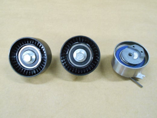 Jakohihnasarja   GATES  K015586XS.   OE  ﻿CHRYSLER 5066826AA,  ym.  Chrysler Voyager IV,  (2.5 CRD,  2.8 CRD), 06.2004-2008.  Dodge Ram Van,  (2.5 CRD,  2.8 CRD), 06.2004-2005.  Jeep Cherokee III,  (2.5 CRD 4x4,  2.8 CRD 4x4), 06.2004-01.2008.