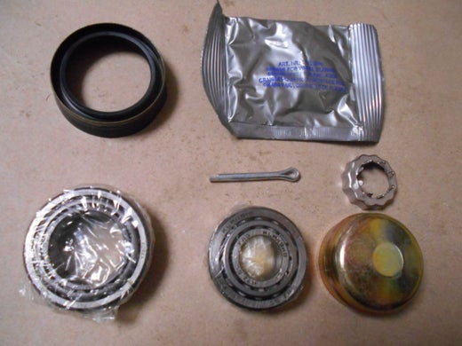 Etupy&ouml;r&auml;n laakerisarja  FAG  713 6103 70.    OE  AUDI,  SEAT,  VW  211 405 645,  ym.  Audi A4 B5,  1994-2000.   Seat Inca,  1995-2003.   Volkswagen Caddy II,  1995-2004