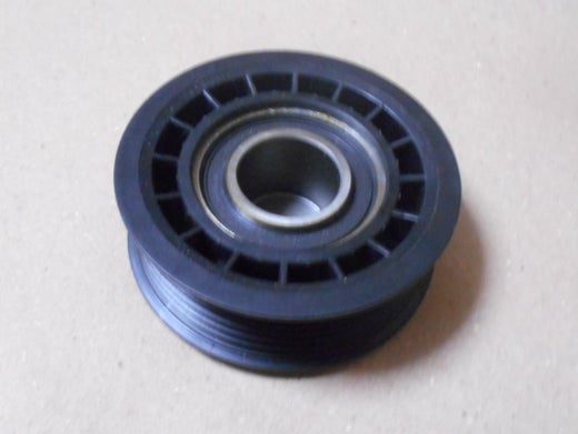 Moniurahihnan ohjainrulla  SKF  VKM 35002.  OE  OPEL 90409238,  1340535.  Opel Corsa B,   (1.2 - 1.6), 1993-00.  Opel Astra F,   (1.4,  1.6), 1991-98.  Opel Tigra,   (1.4,  1.6), 1997-00.  Opel Omega A,   (2.6, 3.0), 1987-94.  Opel Senator B,  (2