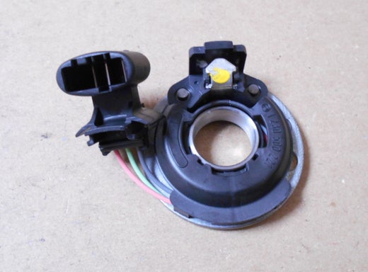 Hall-anturi  alkuper&auml;isosa  VAG  035998065.  Audi 80 B3,&nbsp; (1.6, 1.8).&nbsp; Audi 90 B2, (2.0,&nbsp; 2.2),  B3,&nbsp; (2.2).&nbsp; Audi 100 C3,&nbsp; (1.8-2.2).  VW Golf I GTI,&nbsp; VW&nbsp;Golf II.  VW Jetta Mk1,&nbsp; VW Jetta Mk2,&nbsp; VW Passat B2,&nbsp; VW Passat B3.  VW Caddy I