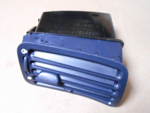 Kojelaudan tuuletussuutin  alkuper&auml;isosa  FORD 1668406.  Ford Mondeo Mk1,  1992- 1996