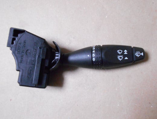 Pesu- ja pyyhinviiksi  alkuper&auml;isosa  FORD 1097539.  98AG-17A553-BC   Ford Focus Mk1 Sedan,  1999-2004.