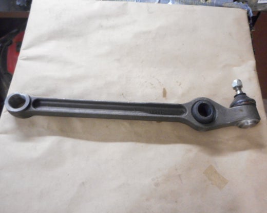 Oikeanpuoleinen  etualatukivarsi  QUINTON HAZELL QSJ 583.  OE FORD 1436809.   Ford Cortina Mk2, 1966-1970,  ym.