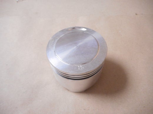 M&auml;nt&auml;sarja  4 kpl  alkuper&auml;isosa  MAZDA E302-23-210A.  Ylikoko 0.25 mm.   Mazda 323 BD,   (1.3),   1980-1985.  Mazda 323 BF,   (1.3),  1985-1987