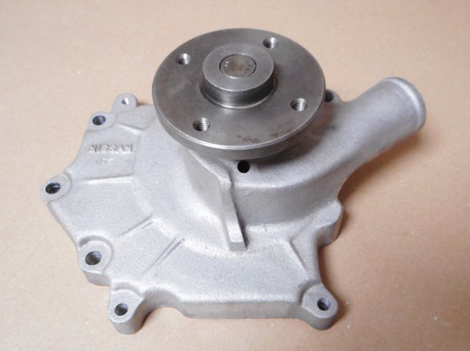 Vesipumppu  alkuper&auml;isosa  NISSAN  21010-17S26.   Datsun 240 Coupe C210,   (2.4), 1978-1981.   Datsun 280ZX,  (2.8), 1978-1984.  Nissan Laurel,  1978-87.   Nissan Patrol,  (2.8),  1980-1990.  Nissan Urvan,  (2.0),  1982-1994.