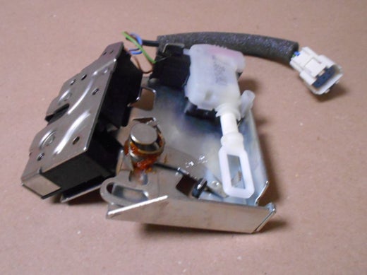 Takaluukun lukkolaite  alkuper&auml;isosa  FORD 4772533,  3S71-A43102-AC.   Ford Mondeo Mk3   Sedan  (B4Y),  Ford Mondeo Mk3 Hatchback  (B5Y),  Ford Mondeo Mk3 Farmari  (BWY),   2003-2007